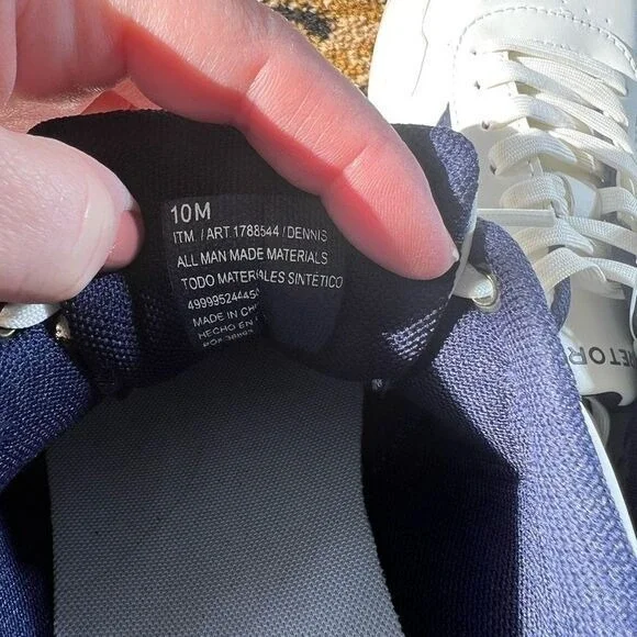 New men's Tretorn Dennis shoes. Size 10.‎  White and Navy. All man made material - Picture 8 of 9